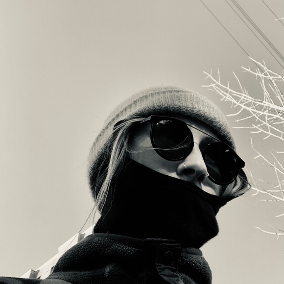 Meet your Posher, Katelyn - Picture 1 of 1